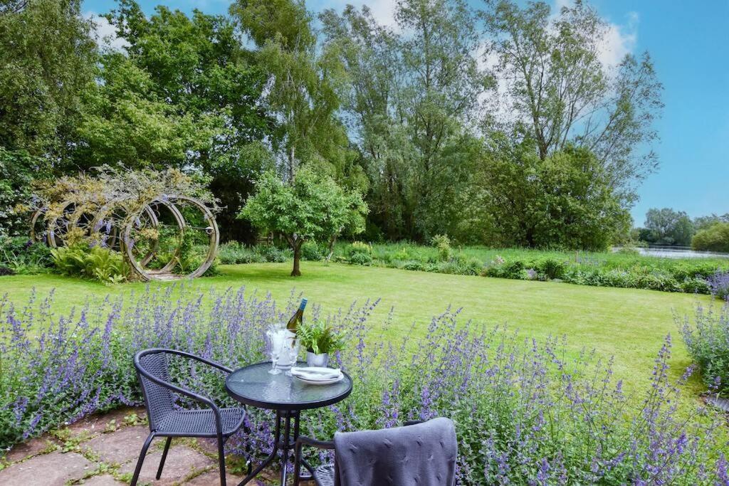 The Hideaway @ Flagham Cottage. Malmesbury Exteriör bild